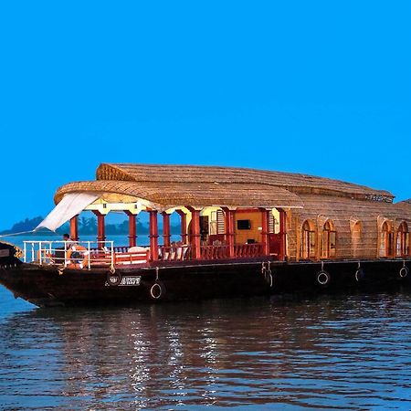 Отель Aqua Jumbo Houseboats Кумараком Экстерьер фото