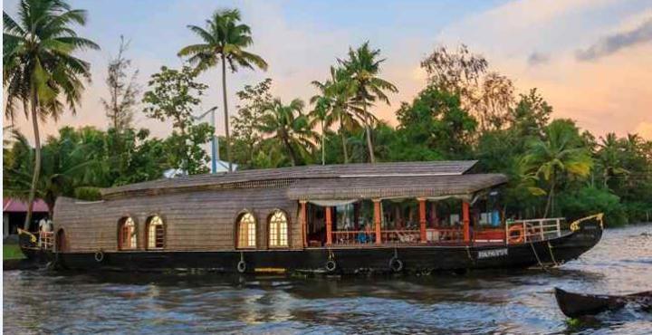 Отель Aqua Jumbo Houseboats Кумараком Экстерьер фото
