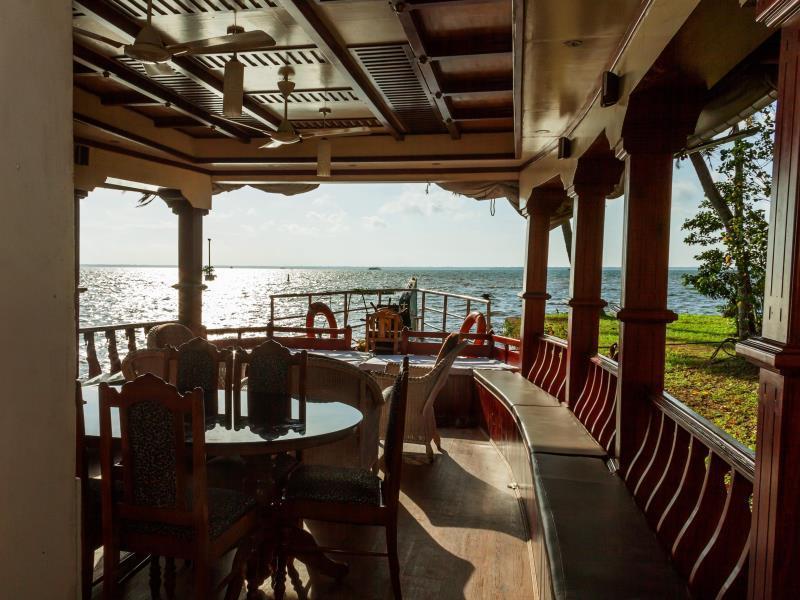 Отель Aqua Jumbo Houseboats Кумараком Экстерьер фото
