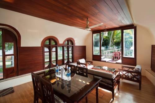 Отель Aqua Jumbo Houseboats Кумараком Экстерьер фото